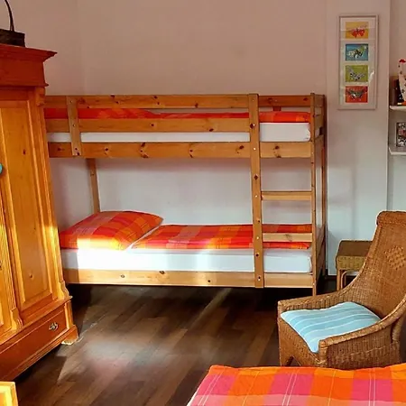 Geraumige Ferienwohnung Mit Garten Und Schwimmbad *