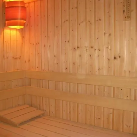 Geraumige Ferienwohnung Mit Garten Und Schwimmbad Zamardi