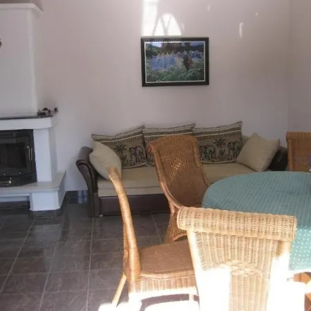 Geraumige Ferienwohnung Mit Garten Und Schwimmbad * Zamardi