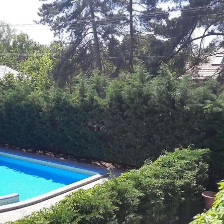 Apartment Geraumige Ferienwohnung Mit Garten Und Schwimmbad